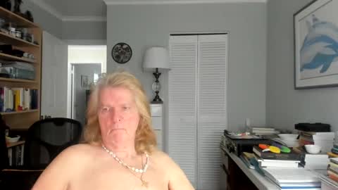 Snapshot of lovestylistwomen chatting on January 21, 2025, 3:10 pm Michael online show from January 21, 2025, 3:10 pm