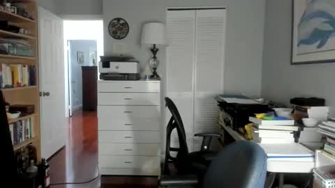 Snapshot of lovestylistwomen chatting on April 2, 2026, 10:57 am Michael online show from April 2, 2026, 10:57 am