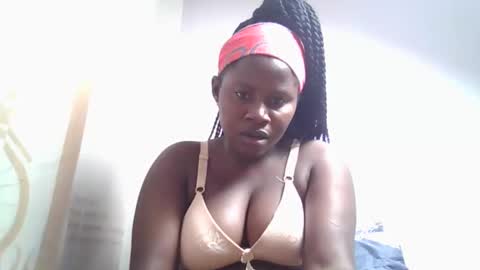 Snapshot of lovie_paula chatting on October 14, 2025, 7:31 am lovie_paula online show from October 14, 2025, 7:31 am