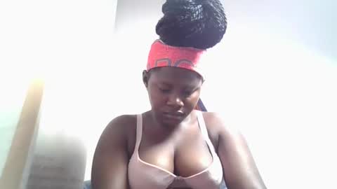 Snapshot of lovie_paula chatting on October 27, 2025, 2:15 am lovie_paula online show from October 27, 2025, 2:15 am