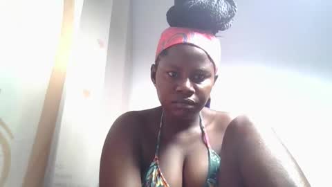 Snapshot of lovie_paula chatting on November 3, 2025, 12:35 am lovie_paula online show from November 3, 2025, 12:35 am