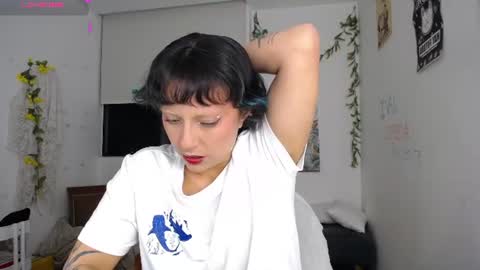 loving_alma online show from June 19, 2026, 3:44 am
