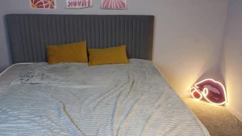 Snapshot of lovingwhisperr chatting on March 13, 2026, 1:34 am Erika online show from March 13, 2026, 1:34 am