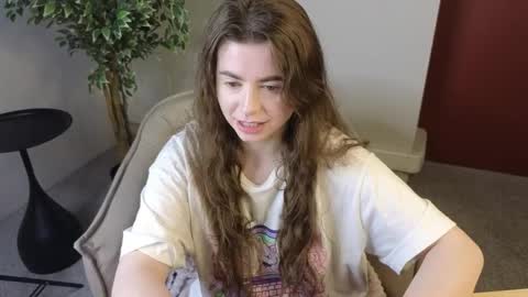 Snapshot of lovingwhisperr chatting on March 22, 2026, 1:31 am Erika online show from March 22, 2026, 1:31 am