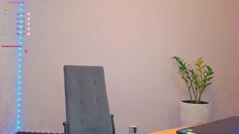 Snapshot of lovlybambi chatting on September 19, 2025, 11:22 am Vikkkk  online show from September 19, 2025, 11:22 am