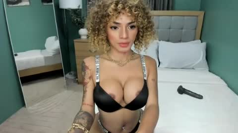 Snapshot of lowla_19 chatting on July 25, 2026, 6:00 am Candice online show from July 25, 2026, 6:00 am