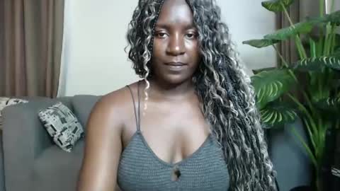 Snapshot of loyalcutie chatting on December 20, 2024, 7:01 am loyalcutie online show from December 20, 2024, 7:01 am