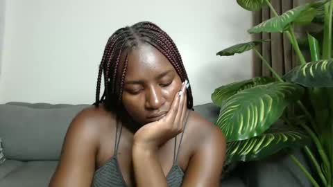 Snapshot of loyalcutie chatting on January 12, 2025, 1:05 pm loyalcutie online show from January 12, 2025, 1:05 pm
