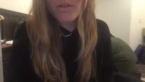 lozivelle online show from December 4, 2025, 2:10 am