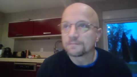 Snapshot of lrda49 chatting on December 4, 2025, 7:17 am Espigle online show from December 4, 2025, 7:17 am