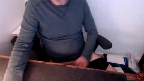 lreed090 online show from April 23, 2026, 3:25 pm