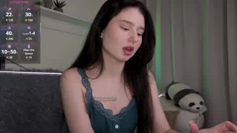 Lua online show from May 3, 2026, 8:59 pm