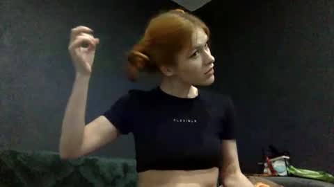 Snapshot of luamelie chatting on October 26, 2025, 6:47 pm luamelie online show from October 26, 2025, 6:47 pm