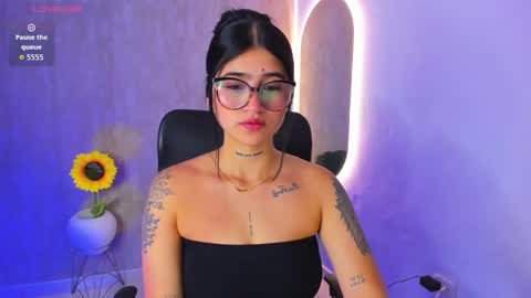 Luana online show from October 1, 2025, 12:00 pm