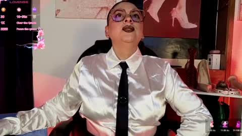 luanadabbraccio_ online show from May 7, 2026, 2:44 pm