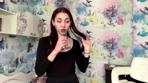 luanagilford online show from February 27, 2026, 8:03 am