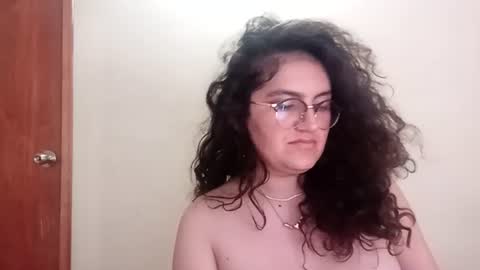 Snapshot of luanapowerful chatting on July 12, 2026, 2:35 am luanapowerful online show from July 12, 2026, 2:35 am
