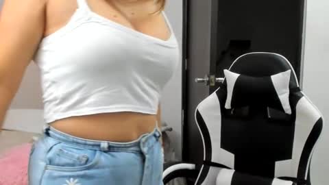 luara__01__lecat_1 online show from March 15, 2026, 12:49 am