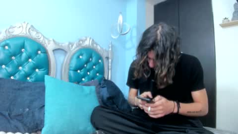 luaus18 online show from September 15, 2025, 4:34 am