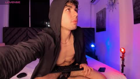 Luca Ferrer online show from December 9, 2024, 3:07 am