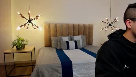 luca_morettii online show from September 29, 2025, 12:10 pm