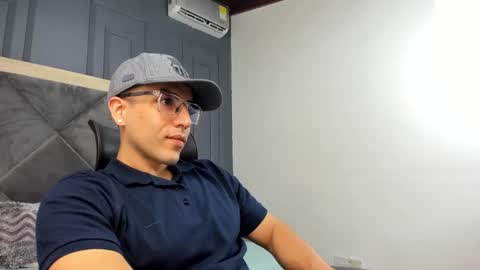 luca_morettii online show from February 1, 2026, 1:04 am