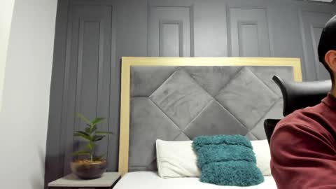 luca_morettii online show from February 4, 2026, 11:20 pm