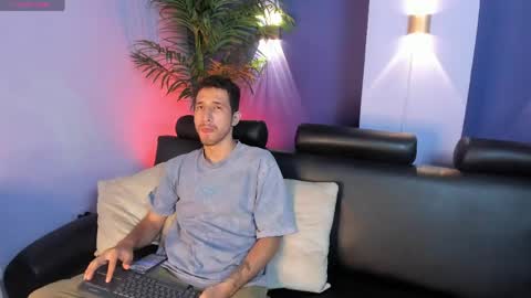 Snapshot of lucas4me chatting on April 12, 2026, 3:55 am Lucas online show from April 12, 2026, 3:55 am