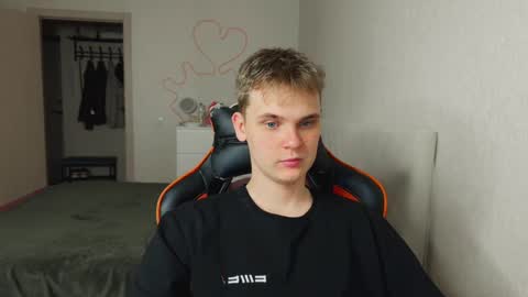 Lucas Gill online show from September 29, 2025, 2:38 am