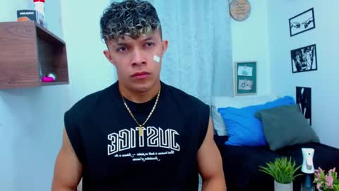 Lucas Luxx online show from February 4, 2026, 12:22 pm