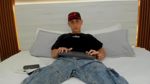 Snapshot of lucas_red chatting on June 5, 2026, 3:57 am Lucas online show from June 5, 2026, 3:57 am