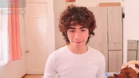 lucas_xo online show from November 26, 2025, 3:57 pm