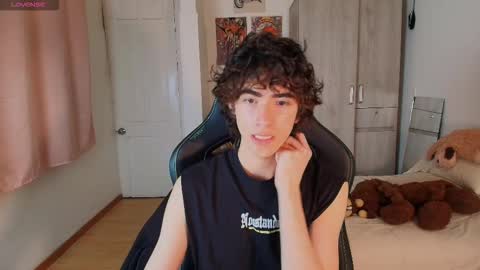 lucas_xo online show from December 1, 2025, 2:38 am