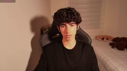 lucas_xo online show from June 15, 2026, 11:40 pm