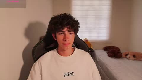 lucas_xo online show from June 19, 2026, 10:46 pm