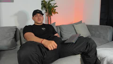 LUCA SANTOS online show from December 10, 2024, 3:20 am