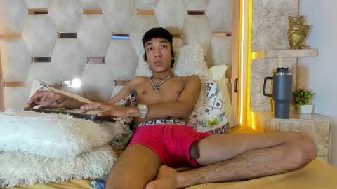 Snapshot of lucass_blaze chatting on October 17, 2025, 10:23 pm Lucas online show from October 17, 2025, 10:23 pm