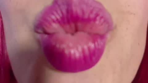 Snapshot of luccycollins_ chatting on October 9, 2025, 4:05 pm Luccy online show from October 9, 2025, 4:05 pm