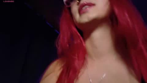 Snapshot of luccycollins_ chatting on October 21, 2025, 3:51 am Luccy online show from October 21, 2025, 3:51 am