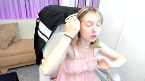 Snapshot of lucia_copper chatting on November 4, 2025, 12:04 pm lucia_copper online show from November 4, 2025, 12:04 pm