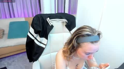 Snapshot of lucia_copper chatting on November 8, 2025, 12:16 pm lucia_copper online show from November 8, 2025, 12:16 pm