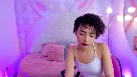 Snapshot of lucia_janne chatting on October 15, 2025, 8:20 pm Lucla online show from October 15, 2025, 8:20 pm