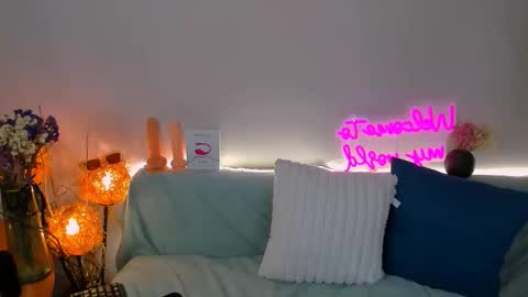 Sindy online show from November 22, 2025, 6:12 am