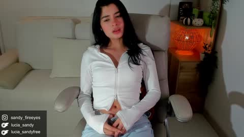 Snapshot of lucia_sandy chatting on October 22, 2025, 10:53 pm Lu   Intagramsandy fireeyes online show from October 22, 2025, 10:53 pm