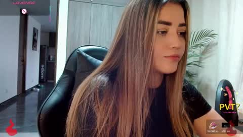 lucia star  online show from February 12, 2026, 10:27 pm