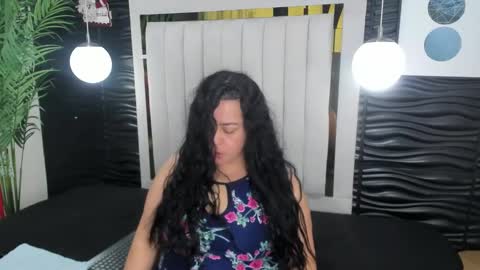 Lucia Vonne online show from January 8, 2025, 11:21 am