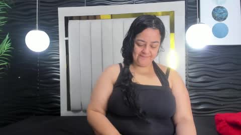 Lucia Vonne online show from February 24, 2025, 11:10 am