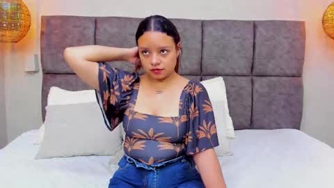 LUCIA  online show from September 19, 2025, 12:06 pm