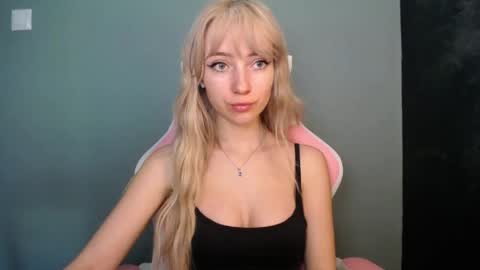 Snapshot of luciacam20 chatting on April 10, 2026, 12:32 pm Lucy online show from April 10, 2026, 12:32 pm