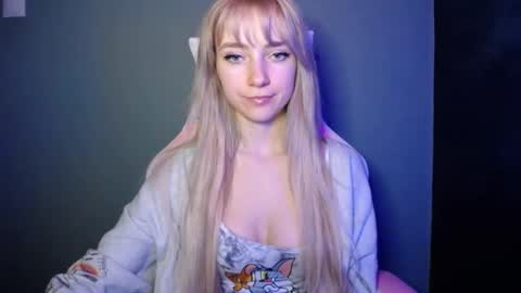 Snapshot of luciacam20 chatting on April 17, 2026, 6:33 pm Lucy online show from April 17, 2026, 6:33 pm